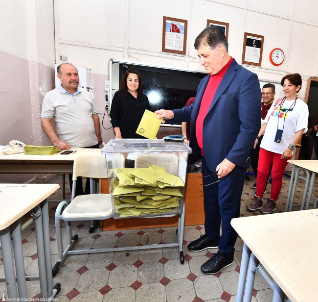 Başkan Tugay 'İzmir Tabip Odası' seçimlerinde oyunu kullandı