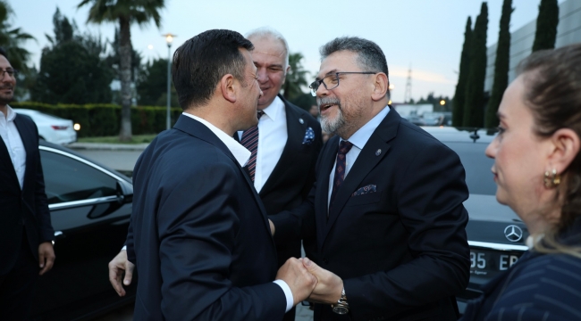 HAMZA DAĞ’DAN RAKİPLERİNE MESAJ: “PROJELER ORTADA ONLARI KONUŞALIM”
