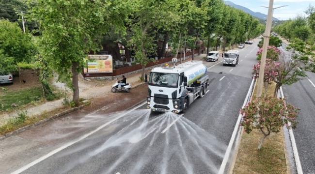 Aydın Büyükşehir Belediyesi'nden Kuşadası'nda temizlik seferberliği