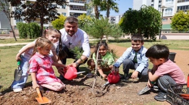 Başkan Duman miniklerle fidan dikti