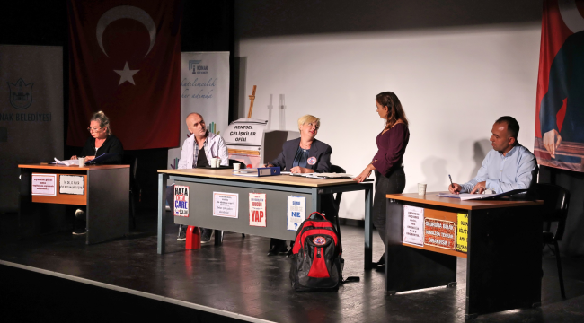 Depremde hayatını kaybedenler Konak'ta anıldı