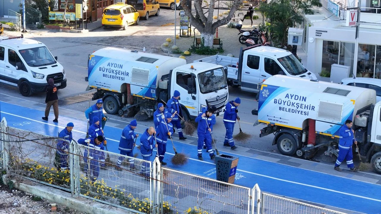 Başkan Çerçioğlu Kuşadası’nda çevre bakım çalışmalarını sürdürüyor