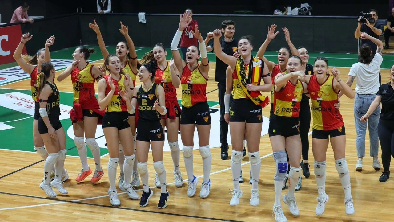 Göztepe filede derbi zaferini kutluyor