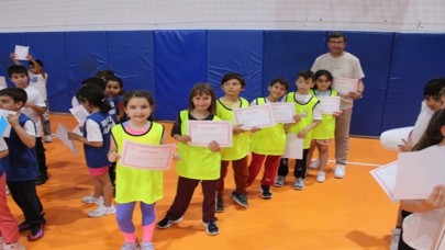 KARŞIYAKA’DA İLKOKULLAR ARASI İFET OYUNLARI BAŞLADI