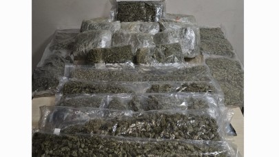 Bornova’da Polis Uygulamasında 18 Kilo Uyuşturucu Ele Geçirildi
