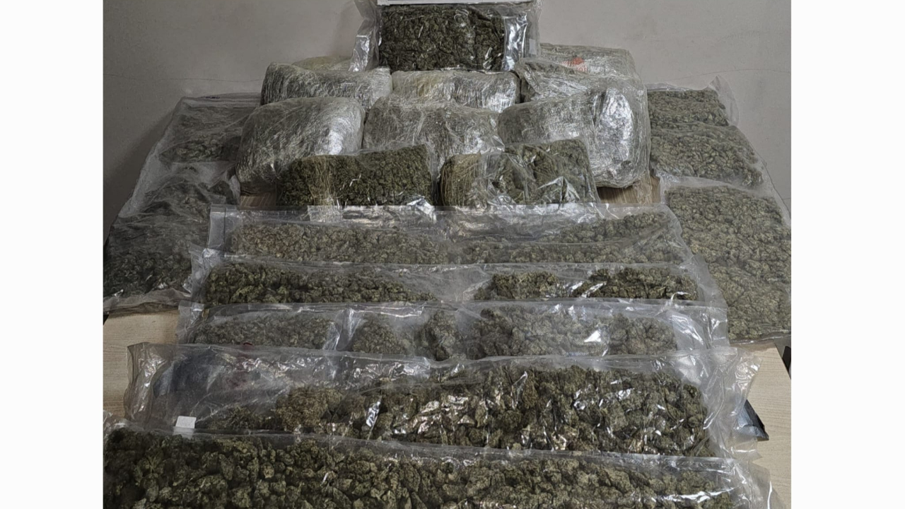 Bornova’da Polis Uygulamasında 18 Kilo Uyuşturucu Ele Geçirildi