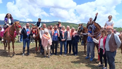 Gördes Çiçekli Yörük Türkmen Şöleni Renkli Görüntülere Sahne Oldu