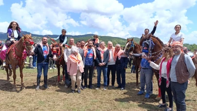 Gördes Çiçekli Yörük Türkmen Şöleni Renkli Görüntülere Sahne Oldu