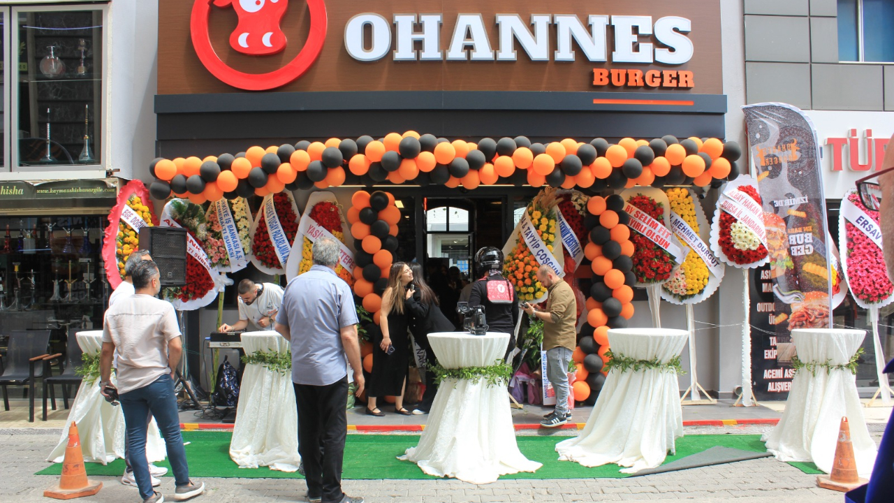 Kemeraltı’nda Burger Rüzgarı! Ohannes Burger Açılışıyla Lezzet Sahnesine Giriş Yaptı