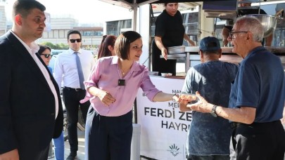 Karabağlar Belediyesi’nden Ferdi Zeyrek anısına lokma ikramı