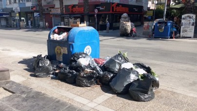 İş bırakma eylemi 3. günde… Buca’da çöp dağları!