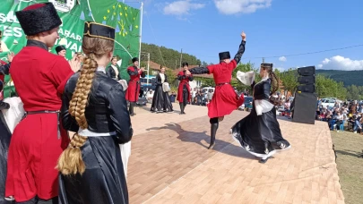 8. ULUSLARARISI GELENESEL KİÇİR ÇERKES FESTİVALİ ÇOŞKUYLA KUTLANDI