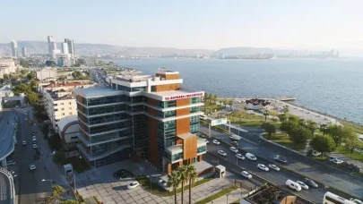 İzmir’de Yaşamıyor, Ama Hem Meclis Üyesi Hem Şirket Başkanı!
