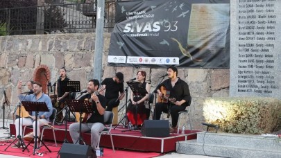 Madımak Katliamında hayatını kaybedenler Karabağlar’da anıldı