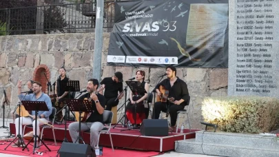 Madımak Katliamında hayatını kaybedenler Karabağlar’da anıldı