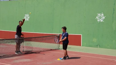 Başkan Çerçioğlu’ndan geleceğin tenisçilerine destek