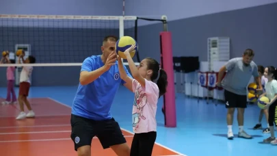 Aydınlı minikler voleybolla buluştu