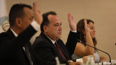 Büyükşehir Meclisi’nde ilginç anlar: “10 yıl diyelim, o zamana kadar AK Parti kalmaz”