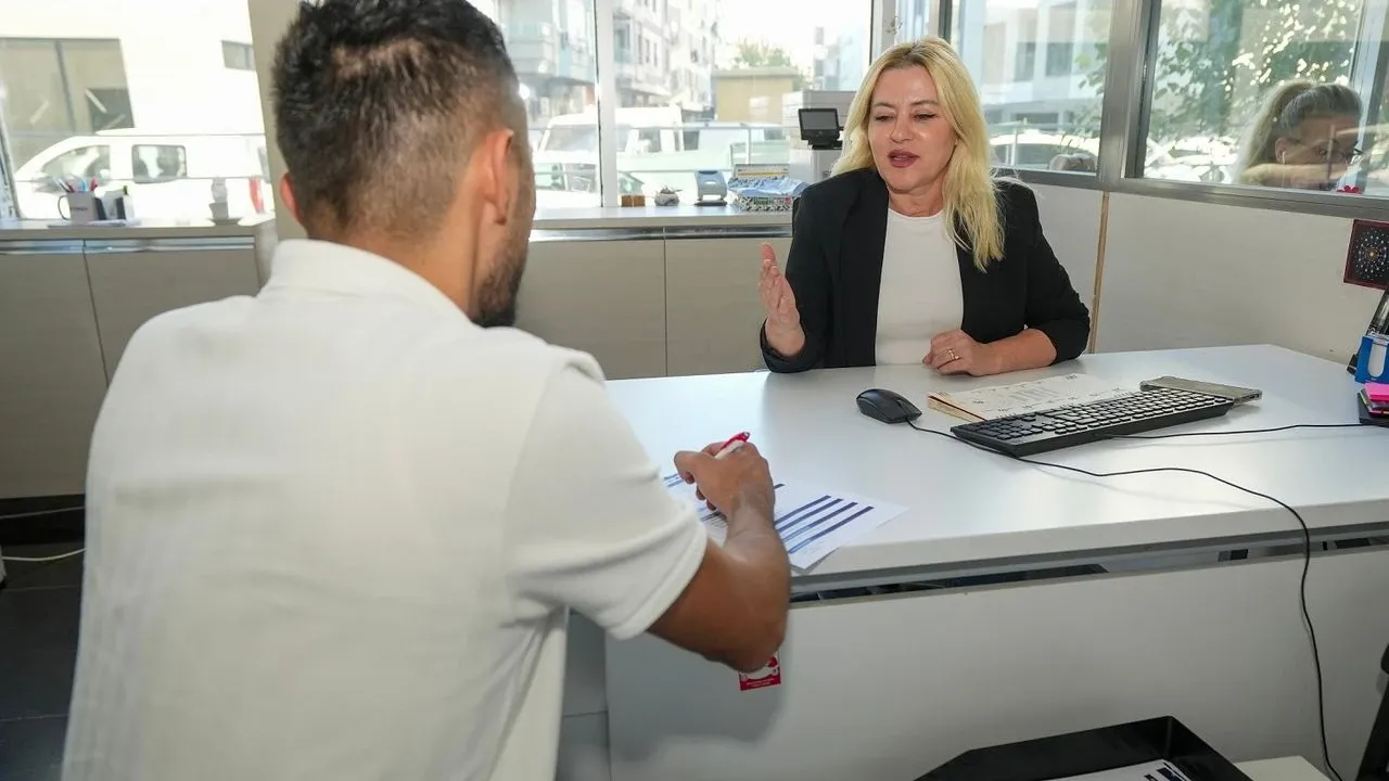 6 ayda 500 kişi iş sahibi oldu... Gaziemir'den istihdama destek!