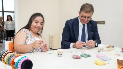 Başkan Tugay Engelli Çalışmaları Merkezi’ni ziyaret etti