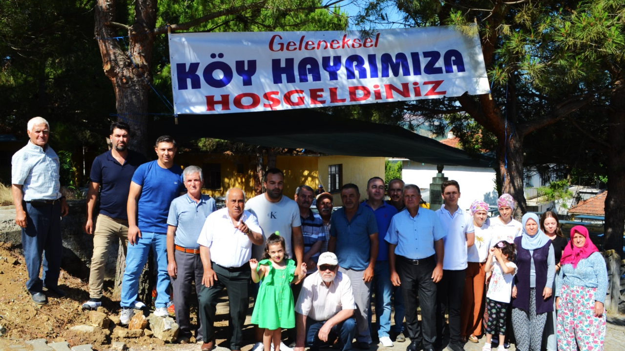 Dutluca’da Geleneksel Olarak Düzenlenen Hayır Yemeğine Yoğun Katılım Oldu
