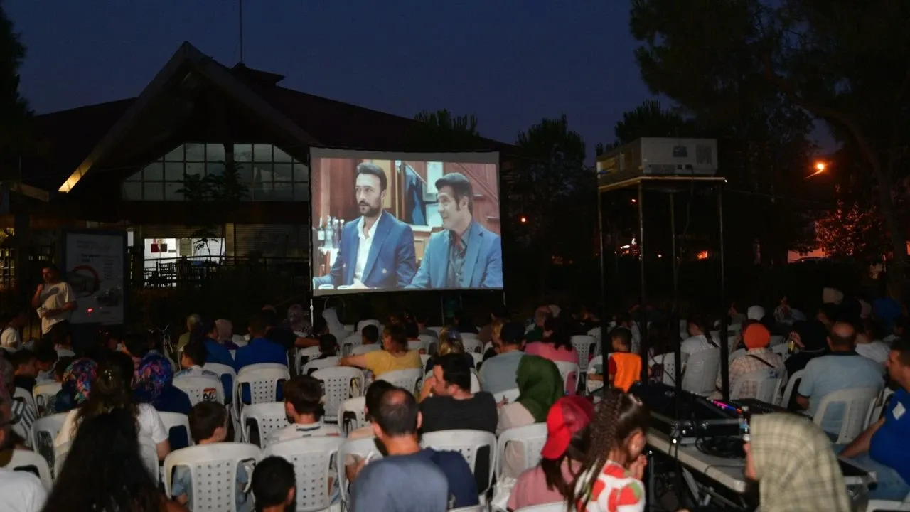 Bornova’da Açık Hava Sineması’yla nostalji dolu anlar!