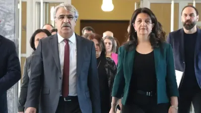 DEM Parti heyeti İmralı'ya gitti