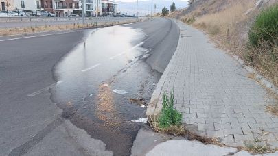 Bayraklı’da Su Borusu Patladı, Günlerdir müdahale yok !