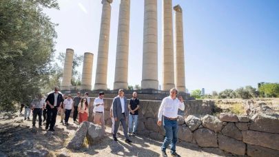 Başkan Tugay Smyrna kazılarını inceledi