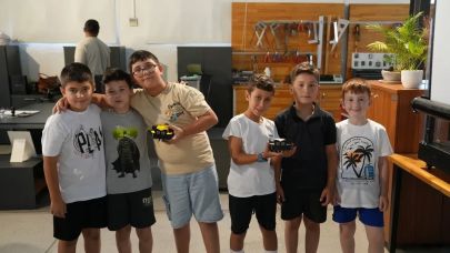 İzmirli çocuklar robotik dünyasıyla tanıştı