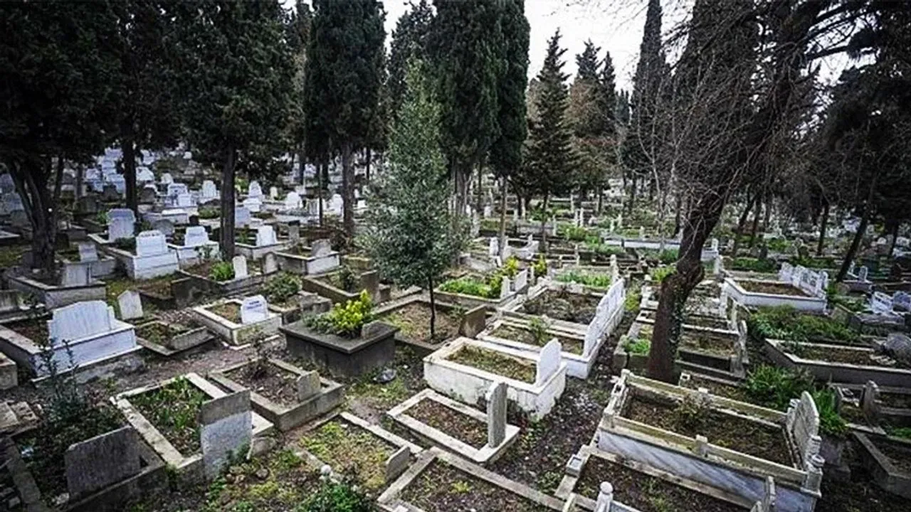 Büyükşehir'den dikkat çeken takas: Her bağışçıya 6 mezar!