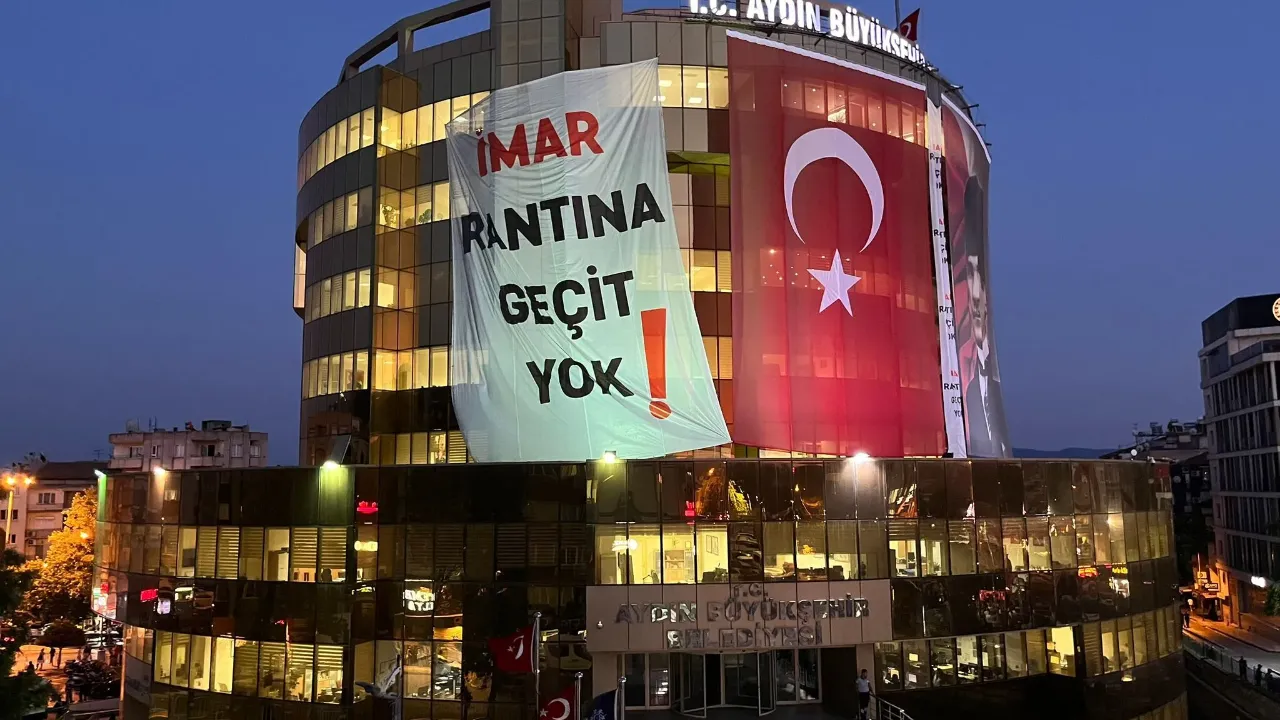 Aydın Büyükşehir'den dev pankart: "Ranta geçit yok"