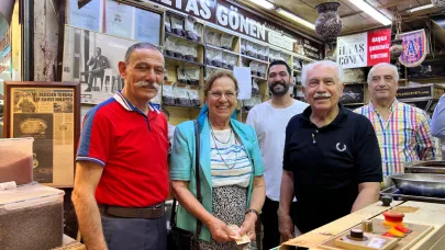 Vatan Partisi Genel Başkanı Doğu Perinçek Kemeraltı’nda: “Esnafımız Baş Tacıdır!”