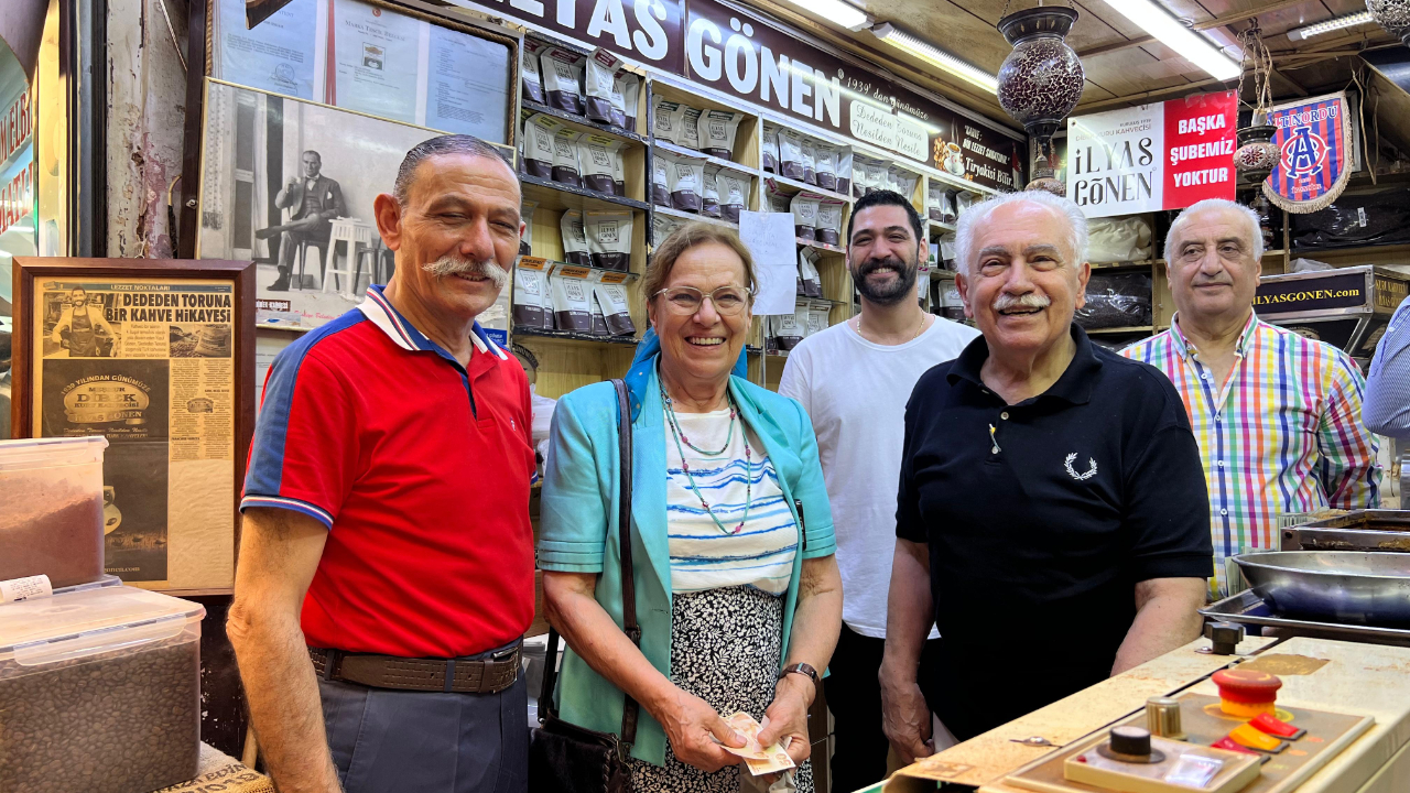 Vatan Partisi Genel Başkanı Doğu Perinçek Kemeraltı’nda: “Esnafımız Baş Tacıdır!”