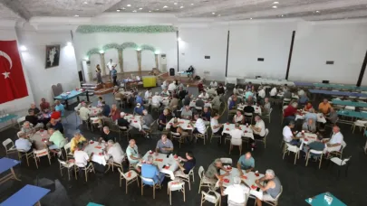 Briç tutkunları Selçuk'ta buluştu