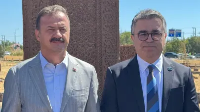 "Anahtar Parti İzmir İl Başkanından Çöp  Tepkisi: Topladınız Topladınız!"