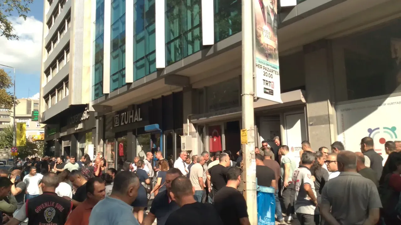 İZENERJİ önünde iade kuyruğu: 500 güvenlik görevlisi bekliyor