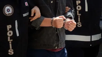 105 dosyası olan torbacı İzmir'de suçüstü yakalandı