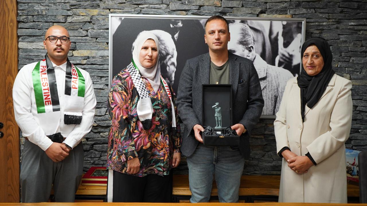 Bornova ve Filistin’in Dura Belediyesi’nden kardeşlik adımı