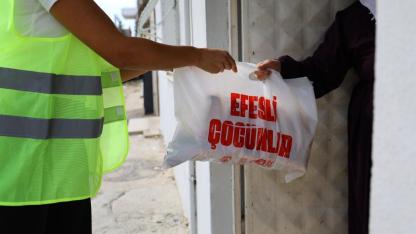 Efes Selçuk’ta beslenme çantaları dayanışma ile doluyor