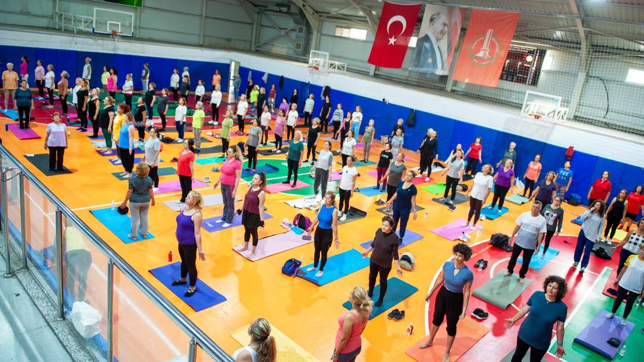Karşıyaka’da sabah aktiviteleri spor salonlarına taşındı