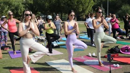 Karşıyaka’da yaza ‘yoga’ ile veda