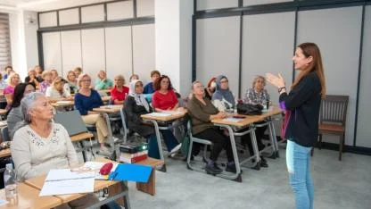 Karşıyaka’nın 3. Yaş Üniversitesi’nde ders zili çaldı!