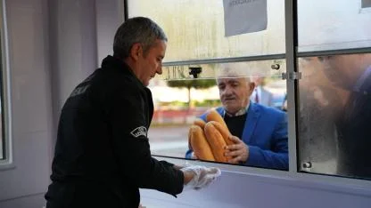 KEMALPAŞA’DA HALK EKMEK’E YOĞUN İLGİ