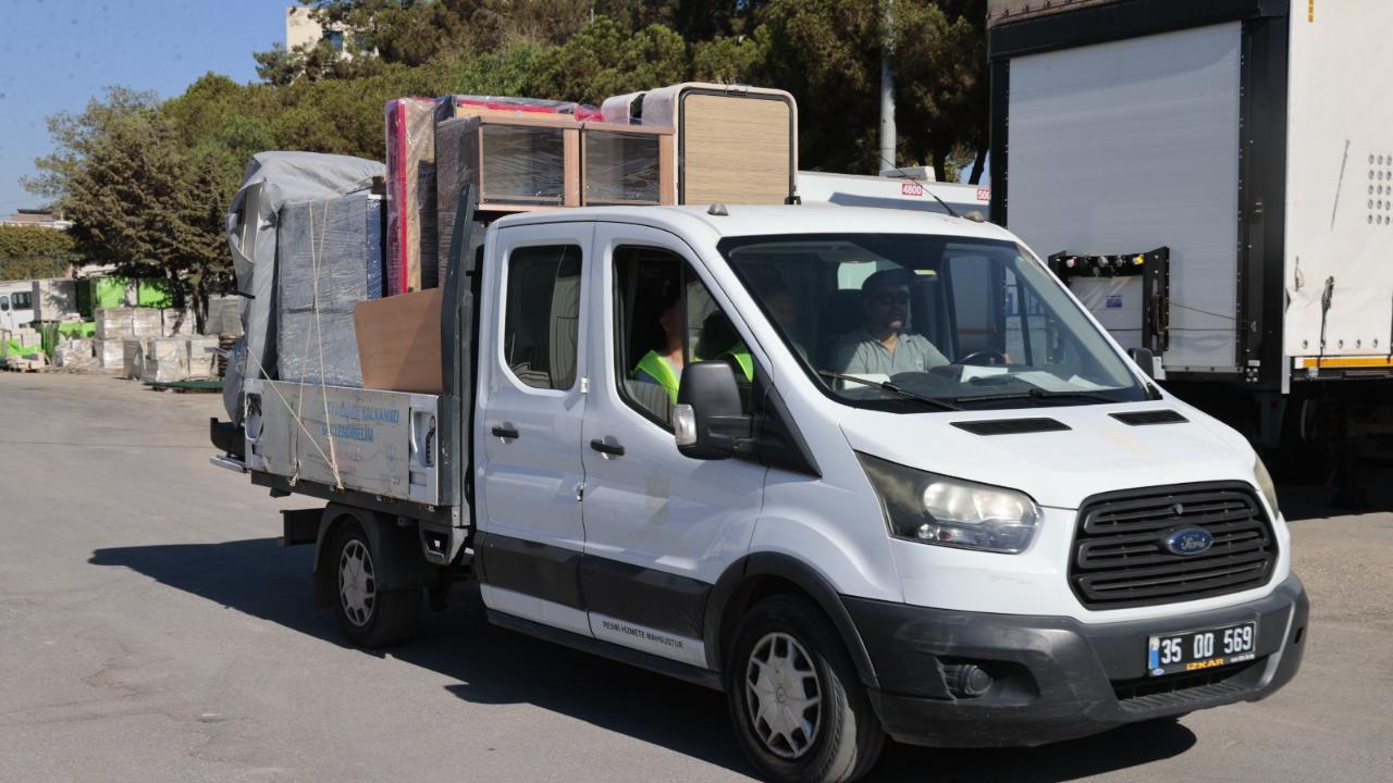 Konak’ta ‘Evden Eve Dayanışma’ devam ediyor