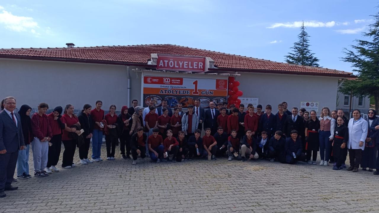 MANİSA İL MİLLİ EĞİTİM MÜDÜRLÜĞÜNÜN “ATÖLYEDE 1 GÜN PROJESİ” GÖRDES’TE START ALDI