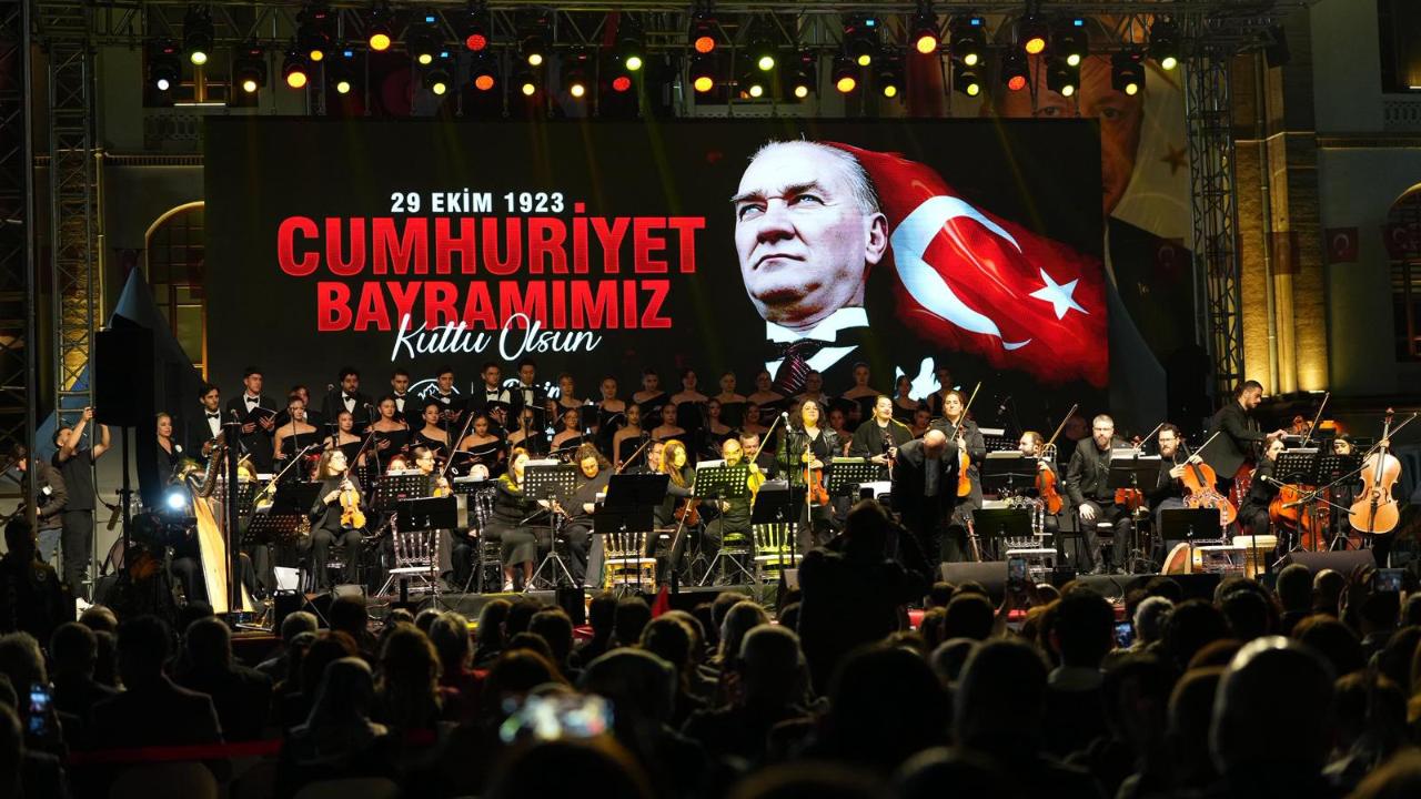 Manisa’da Cumhuriyet’in 102. Yılına Görkemli Kutlama