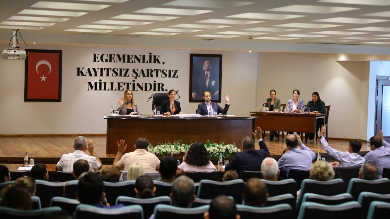 Mecliste Efes Otoparkı tepkisi: “Bu topraklar lime lime elimizden alınıyor”