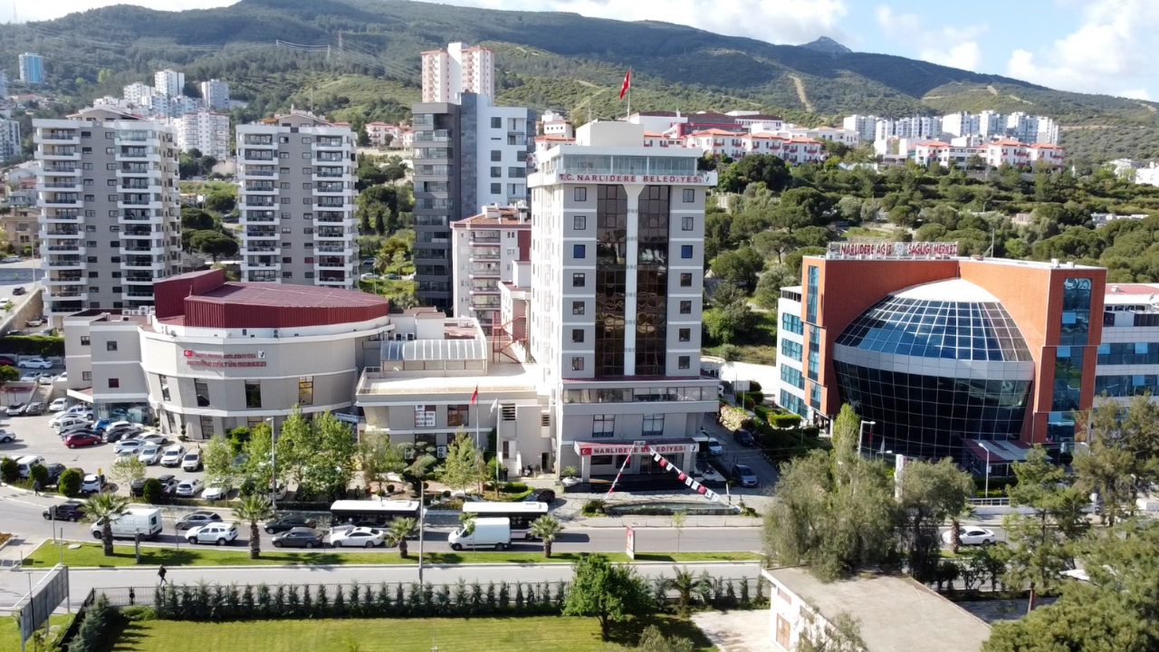 NARLIDERE BELEDİYESİ’NDEN MİNİK ÖĞRENCİLERE ÇANTA VE KIRTASİYE DESTEĞİ