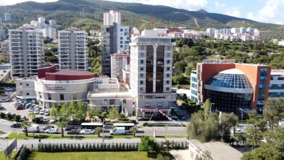 NARLIDERE BELEDİYESİ’NDEN MİNİK ÖĞRENCİLERE ÇANTA VE KIRTASİYE DESTEĞİ